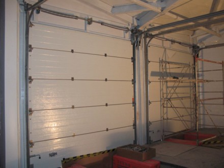 Ворота гаражні, товщина панелі 40-45 мм із замком або автоматикою. Візерунок - п. . фото 2