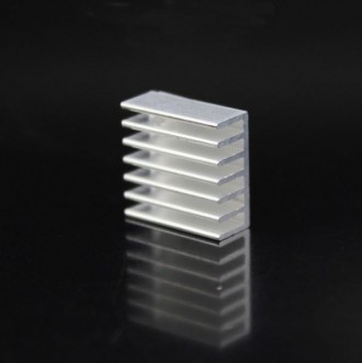 Радиатор алюминевый для микросхем самоклеющийся

подходит для чипов на v56 v59. . фото 2