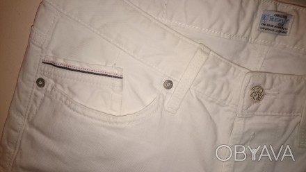 Роскошные белые джинсы от известнейшего итальянского бренда Replay. Качественный. . фото 1