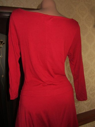 Красное трикотажное платье. размер 44/46. в отличном состоянии без дефектов.
Пр. . фото 4