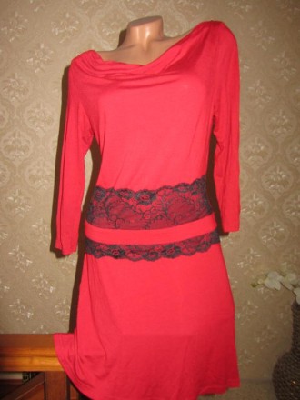 Красное трикотажное платье. размер 44/46. в отличном состоянии без дефектов.
Пр. . фото 2