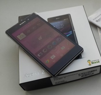 Sony Xperia Z1 (C6902) черный новый в наличии + силиконовый чехол бампер + защит. . фото 2