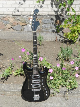 Легендарная и редкая гитара Eterna de Luxe в прекрасном состоянии для ее годов. . . фото 2