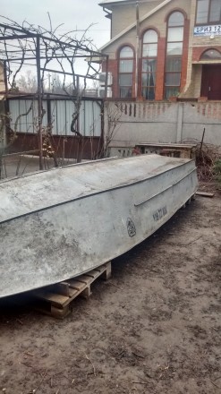 Лодка в нормальном состоянии с двигателем Вихрь. . фото 2