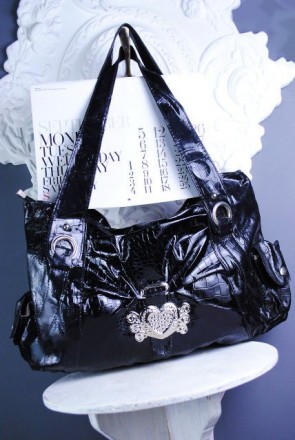 Очень стильная сумка, можно носить как в руке так и на плече
Вместительная и кр. . фото 2