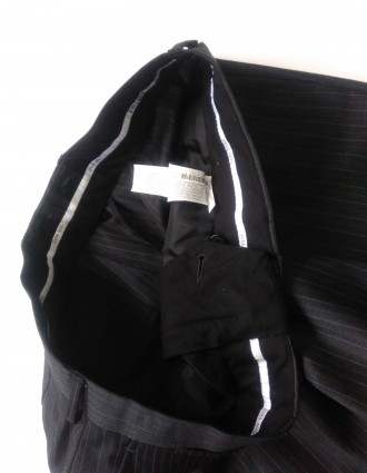Темно-серый деловой костюм в полоску. Пиджак на 2х пуговицах, 2 распорки, атласн. . фото 7