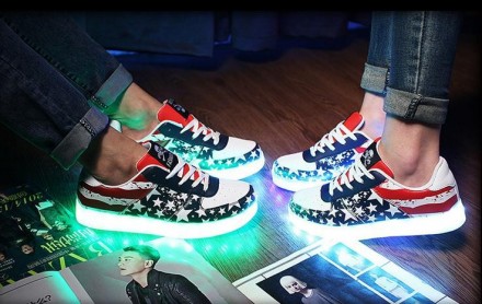Яркие LED-кроссовки для веселых прогулок

Американский флаг и оригинальное соч. . фото 5