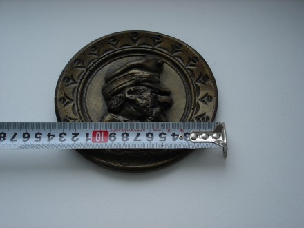 Тарелка с профилем солдата Швейка, сувенир Москва.
Тарелка – деревянная, 400 гр. . фото 4