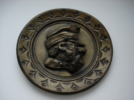 Тарелка с профилем солдата Швейка, сувенир Москва.
Тарелка – деревянная, 400 гр. . фото 3