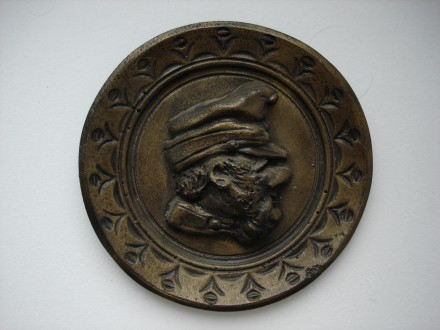 Тарелка с профилем солдата Швейка, сувенир Москва.
Тарелка – деревянная, 400 гр. . фото 2