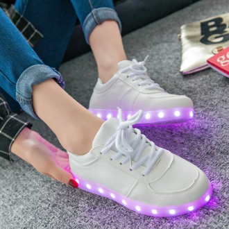 Светящиеся кроссовки Simulation 

LED Sneakers Simulation — обувь достойного к. . фото 4