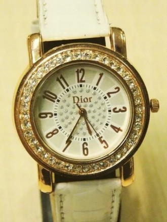 Часы женские наручные Dior со стразами.                         
Характеристики. . фото 3