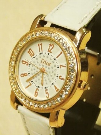 Часы женские наручные Dior со стразами.                         
Характеристики. . фото 2