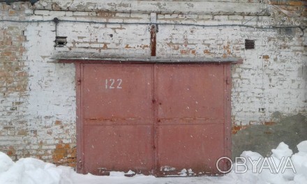 Капитальный кирпичный гараж с железными воротами, площадью 40м2, район Градецког. Градецкий. фото 1