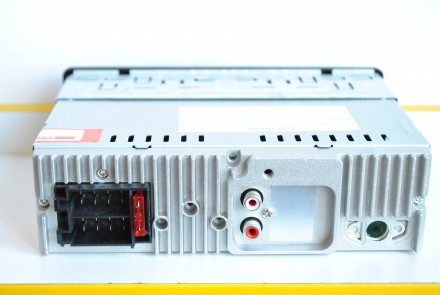 Передняя панель автомагнитолы 
MP3-3883 выполнена в сдержанном стиле и несъемна. . фото 5