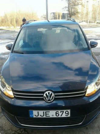 Продаю машину Volkswagen Touran 2012 года 10 месяца.В хорошем состоянии.Вложений. . фото 3