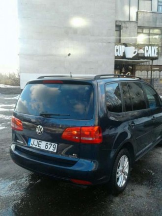 Продаю машину Volkswagen Touran 2012 года 10 месяца.В хорошем состоянии.Вложений. . фото 5