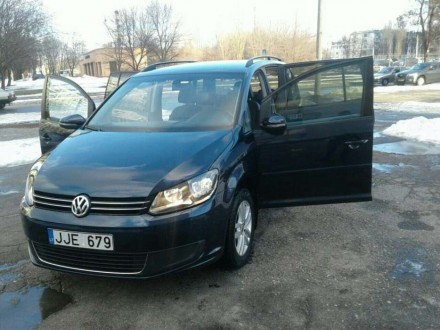 Продаю машину Volkswagen Touran 2012 года 10 месяца.В хорошем состоянии.Вложений. . фото 4