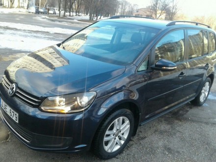 Продаю машину Volkswagen Touran 2012 года 10 месяца.В хорошем состоянии.Вложений. . фото 2