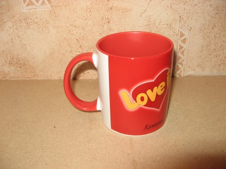 Продаю чашку с класическим сюжетом :  Любовь -  это когда он носит тебя на руках. . фото 3