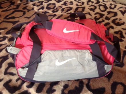 Продам оригинальную сумку Nike Сумка спортивная Подойдёт как для спортзала,трени. . фото 2