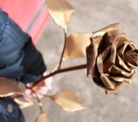 Кованые розы из металла, тонкая ручная работа, служат как подарок, предмет интер. . фото 2