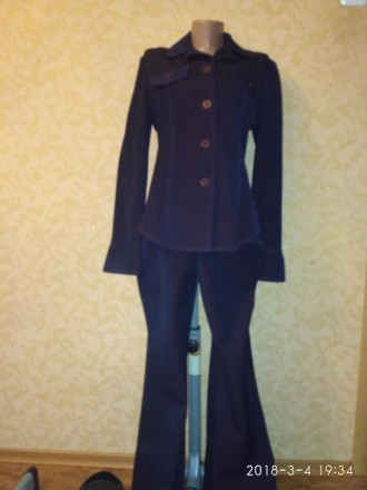 Деловой женский костюм-тройка (пиджак,брюки,юбка). Состояние нового. Без дефекто. . фото 3