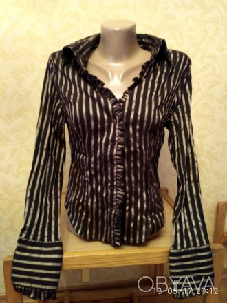 Красивая женская стрейчевая блуза. Состояние новой. Размер 40. На рукавах манжет. . фото 1