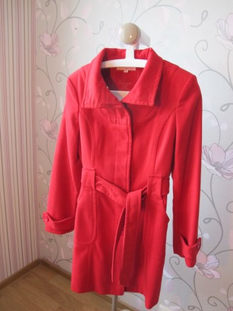 Продам элегантное женское осеннее пальто красного цвета в отличном состоянии. 
. . фото 3