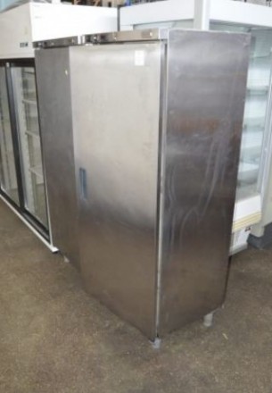 Продам шкаф холодильный из нержавейки Б У Zanussi европейского производителя.

. . фото 2