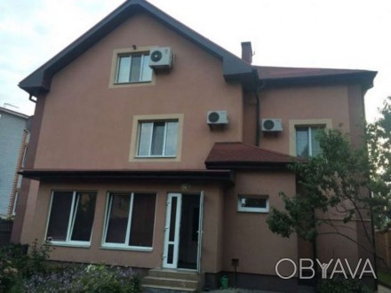 Продажа дома в Киевской области, г.Борисполь. Участок:8 соток. Жилых этажей :3 
. . фото 1