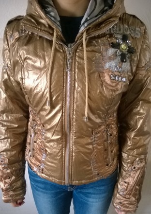Молодежная брендовая куртка, цвет см. фото. Капюшон со вставкой (на молнии), сни. . фото 2
