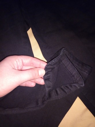 Черные капри, хорошего качества от George, с низу штанин небольшие разрезы, высо. . фото 6
