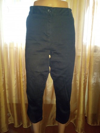 Черные капри, хорошего качества от George, с низу штанин небольшие разрезы, высо. . фото 3
