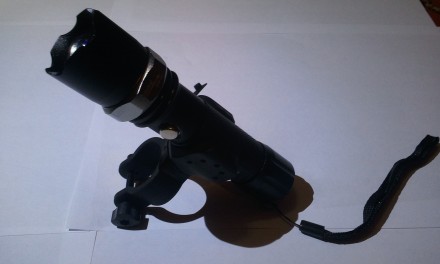 Корпус фонарика BL-8628 выполнен из анодированного алюминия (благодаря которому . . фото 5