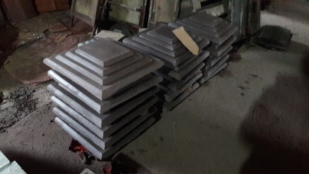 Производство бетонных колпаков на столб забора,парапеты на забор,цветники,вазы,с. . фото 3
