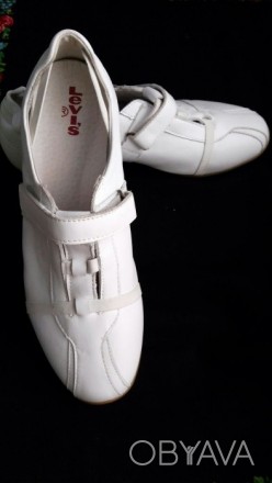 Белые кожаные кроссовки-мокасины, не ношенные, отличного качества. Очень удобная. . фото 1