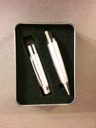   В наличии цвет серебро. ФЛЕШКА 16 GB + фонарик 3в1 + ручка =  ИДЕАЛЬНЫЙ ПОДАРО. . фото 3