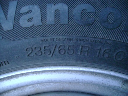 запасное колесо новое на Мерседес спринтер Continental VancoContact 235/65 R16c . . фото 3