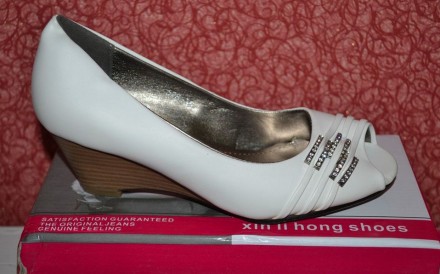 Женские туфли новые, 39 размер, длина стельки 25 см. Написано 40-й размер, но ид. . фото 2