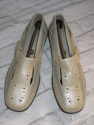 Продам отличные кожаные туфли Easy B (Англия), размер 40 (UK 6 полномерный).
Дл. . фото 1