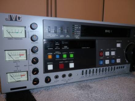 Студийный видеомагнитофон JVC BR-S810E SVHS, VHS очень подходит для оцифровки ви. . фото 5