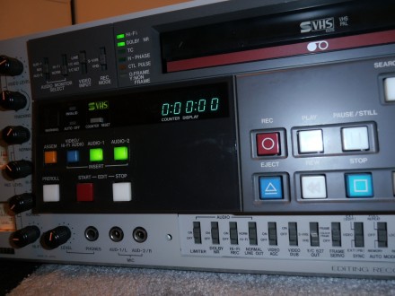 Студийный видеомагнитофон JVC BR-S810E SVHS, VHS очень подходит для оцифровки ви. . фото 7