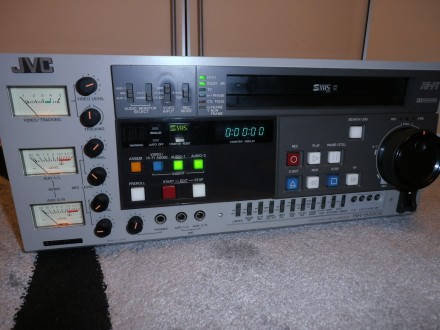 Студийный видеомагнитофон JVC BR-S810E SVHS, VHS очень подходит для оцифровки ви. . фото 2