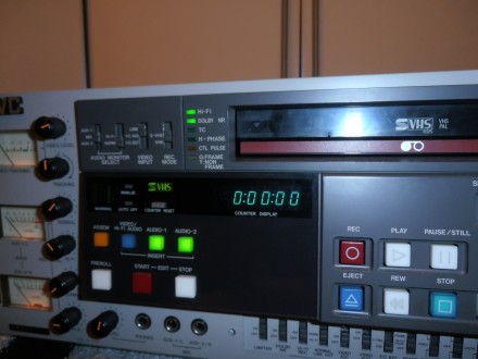 Студийный видеомагнитофон JVC BR-S810E SVHS, VHS очень подходит для оцифровки ви. . фото 4