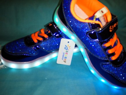 Подростковые кроссовки с LED подсветкой подошвы
и USB- зарядкой

7 цветов, 11. . фото 6