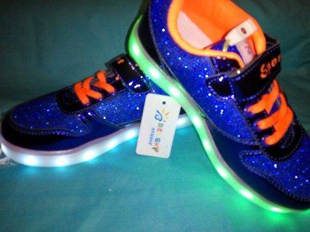 Подростковые кроссовки с LED подсветкой подошвы
и USB- зарядкой

7 цветов, 11. . фото 5