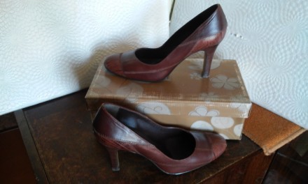 Очень элегантные коричневые кожаные туфли фирмы Stephanie classic 41р!
Очень кр. . фото 3
