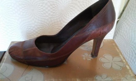 Очень элегантные коричневые кожаные туфли фирмы Stephanie classic 41р!
Очень кр. . фото 2