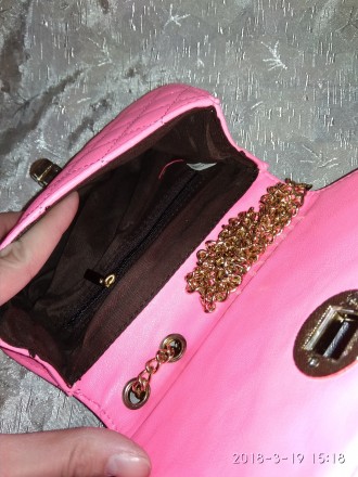 Стёганая сумочка на цепочке в стиле Шанель, розового цвета. Внутри тканевая подк. . фото 3